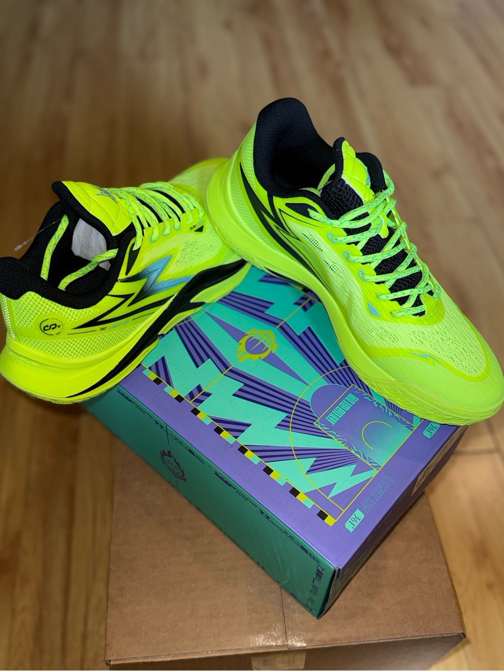 361 Degrees Light Up 1 Basketball Shoes Men Size 10.5 Gecko Neon Yellow Black
